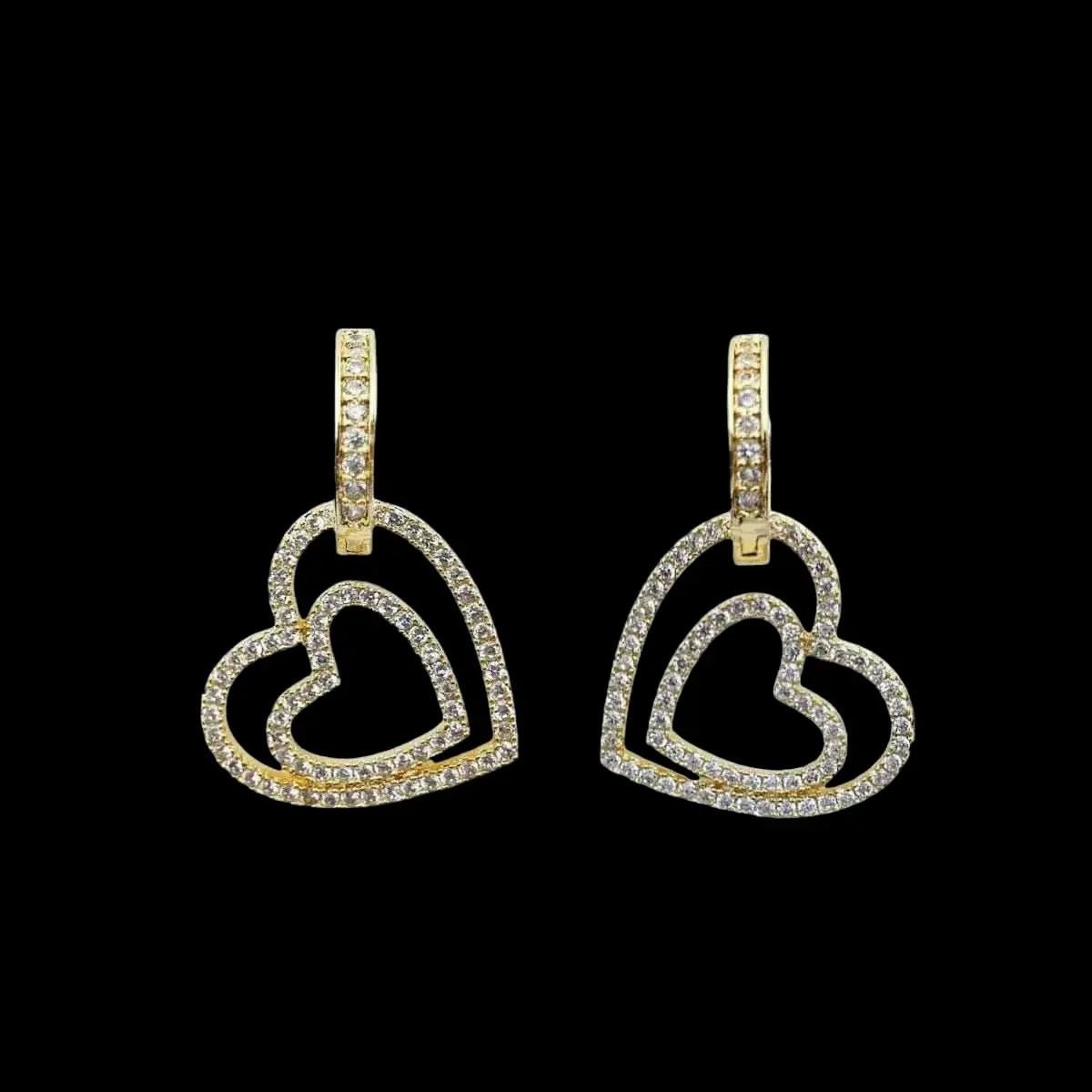 Pendientes Linda con forma de corazón dorados con circonitas
